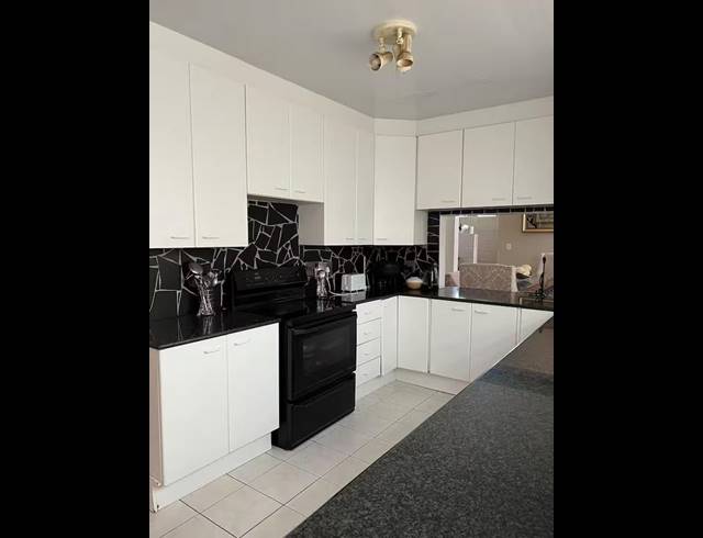 7 BEDROOM HOUSE FOR SALE IN GALLO MANOR